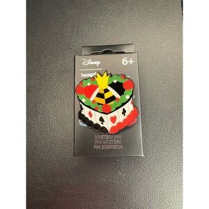 Loungefly‎ Disney Villain Vintage Cake - Queen Of Hearts